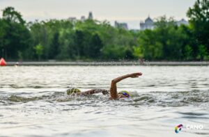 Canofotosport/ Triatletas nadando en la Casa de Campo