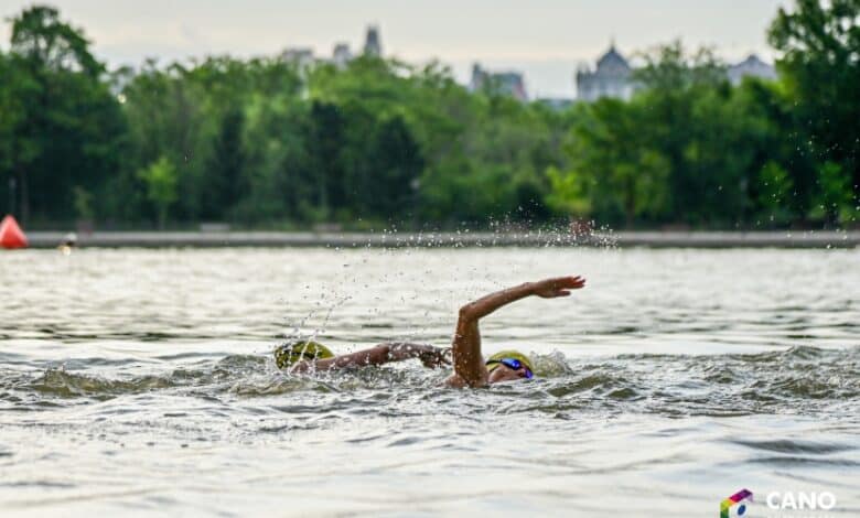 Canofotosport/ Triatletas nadando en la Casa de Campo
