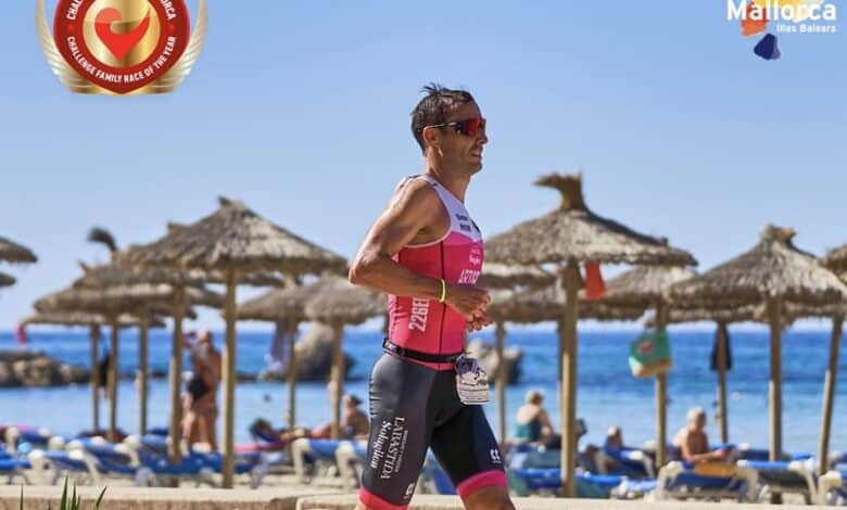 Image of a triathlete running in Peguera