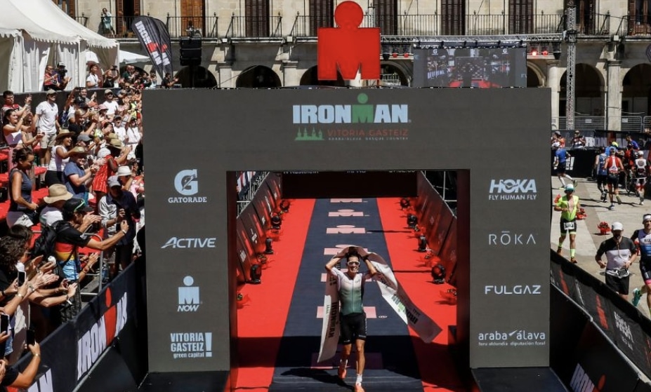 IRONMAN/ imagen de meta del IM Vitoria
