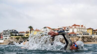 Nageur dans le Swim Challenge Cascais