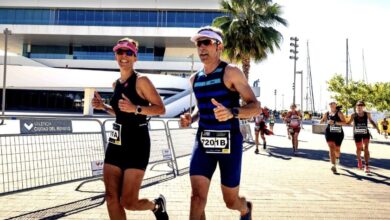 Dos triatletas corriendo en el MTRI Valencia