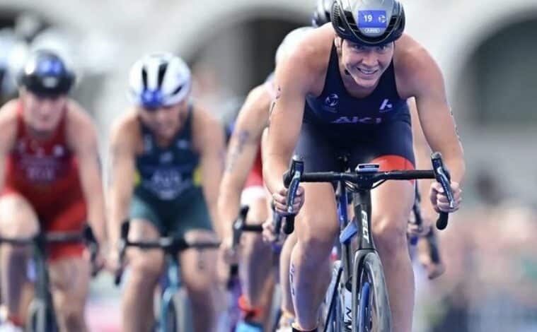 WorldTriathlon/ imagen de una WTCS en el ciclismo