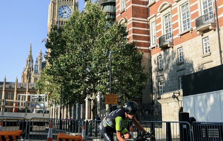 Challenge London/ Imagen de un triatleta con el Big Ben de fondo