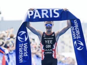 WorldTriathlon/ Alex Yee ganando en París