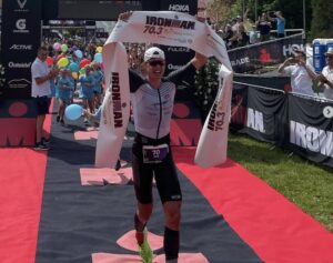 instagram/ Rico Bogen ganando una prueba IRONMAN