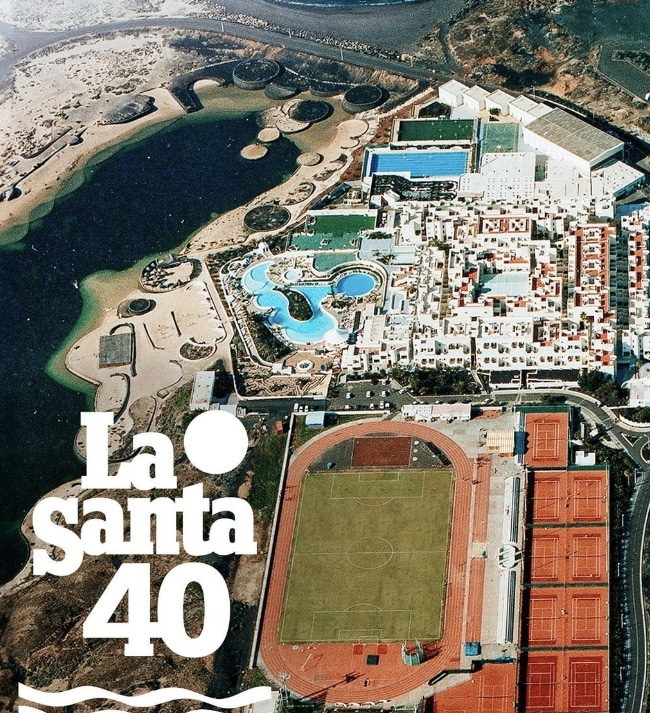 40 años del Club La Santa: Un Paraíso para los Triatletas y Amantes del Deporte - Noticias Triatlón Cartel del 40ª aniversario con la imagen de la fundación
