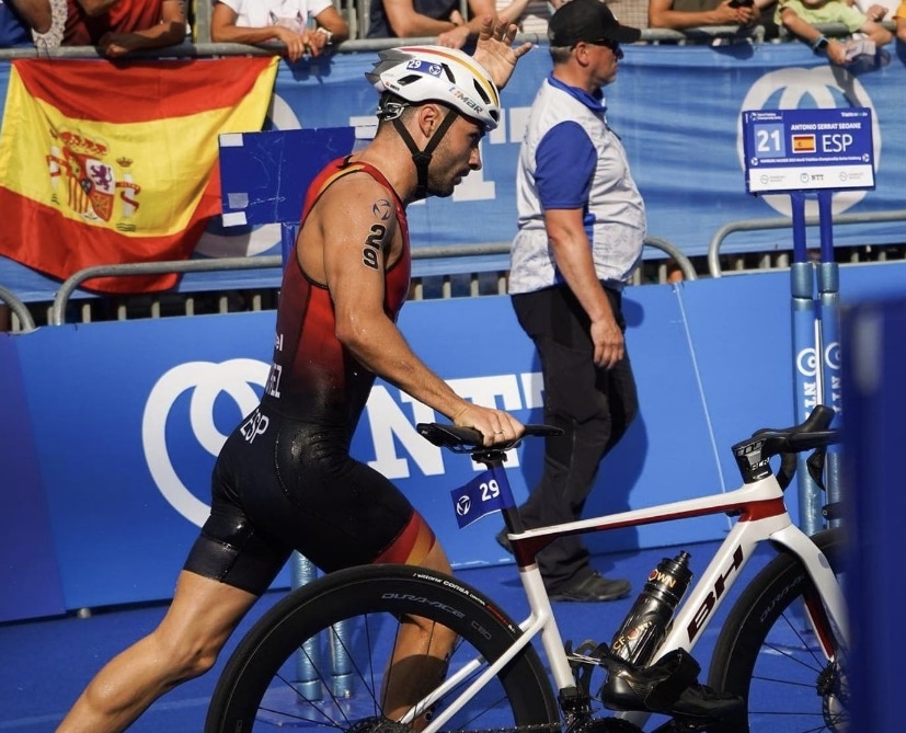Instagram/ Roberto Sánchez en un triatlón