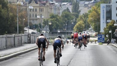 World Triathlon/ image of cycling in Karlovy Vary