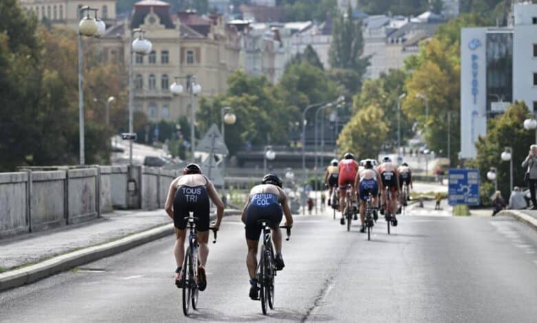 World Triathlon/ image of cycling in Karlovy Vary