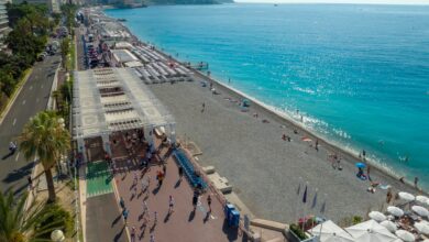 IRONMAN/ la marche avec la ligne d'arrivée de l'IRONNMAN Nice