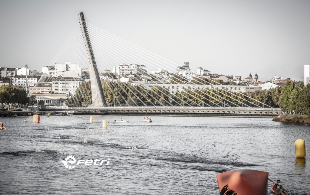 FETRI/ imagen de la natación de un triatlón en Ponntevedra
