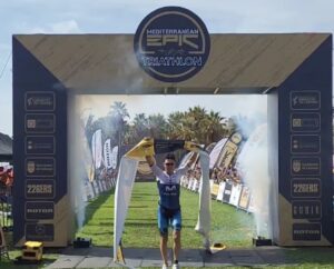 Noya ganando el Epic Triathlon