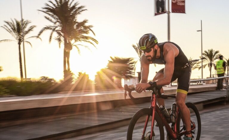 A triathlete in the ICAN Gandia cycling