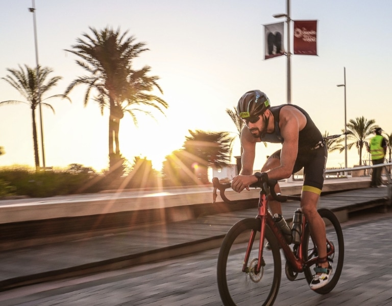A triathlete in the ICAN Gandia cycling