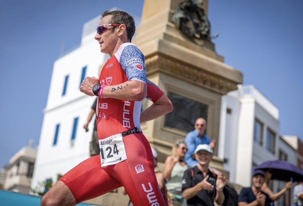 Ch Family/ Alistair Brownlee corriendo en una competición