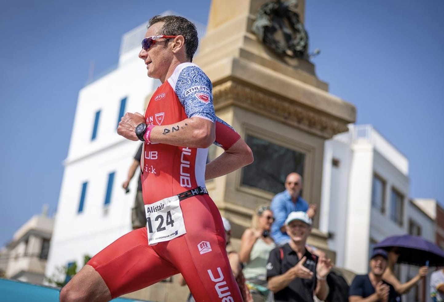 Ch Family/ Alistair Brownlee corriendo en una competición