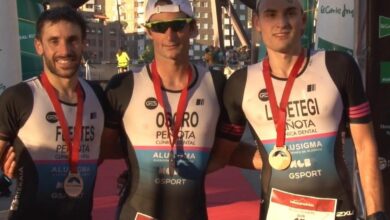 Podium der Männer beim Bilbao Triathlon 2023