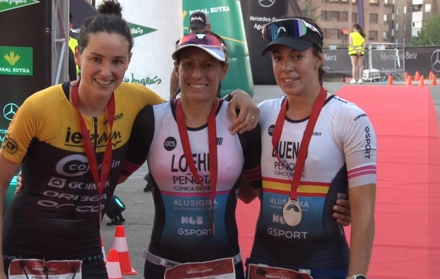 Pódium femenino del Bilbao Triathlon 2023