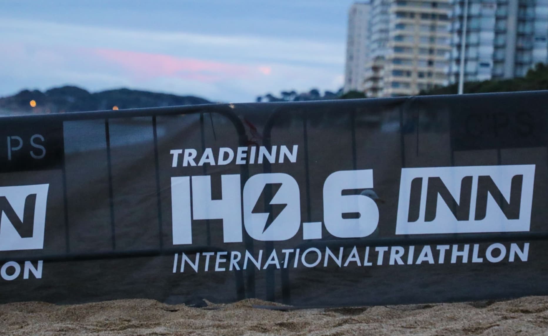 Bild der Abfahrt des Tradeinn International Triathlon 1406INN
