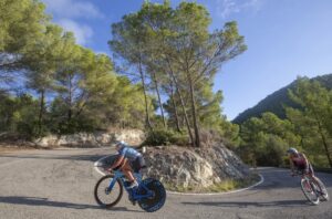 Challenge Family/ dos triatletas en el ciclismo del Challenge Peguera Mallorca