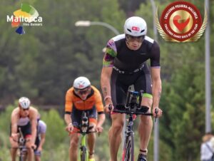 Instagram/ imagen de triatletas en el segmento ciclista del Challenge Peguera Mallorca