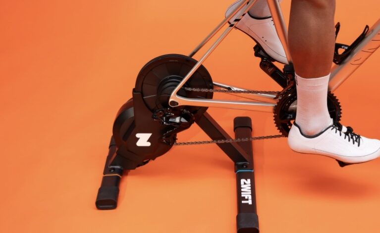 Zwift hub one, il nuovo trainer Zwift