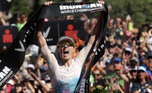 IRONMAN/ Lucy Charles ganando en el IRONMAN Kona 2023