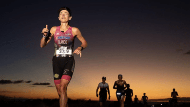 @donaldmiralle / una triatleta grupo de edad corriendo en Kona