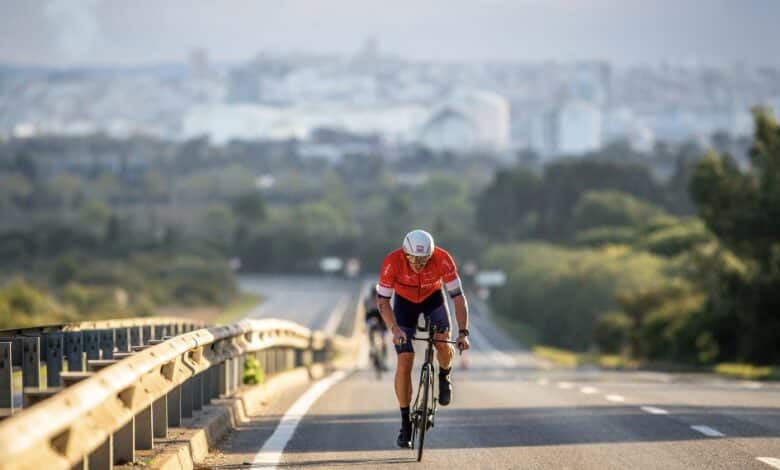 Immagine di un triatleta che gareggia nel Challenge Salou