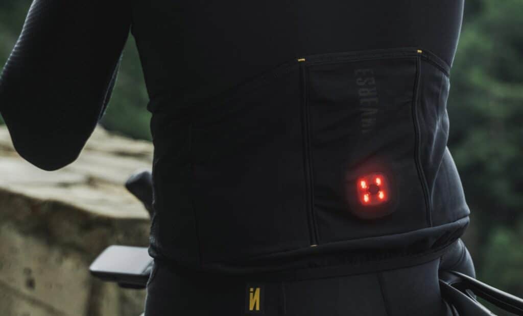 Nueva ropa ciclista Antares INVERSE con led incorporada
