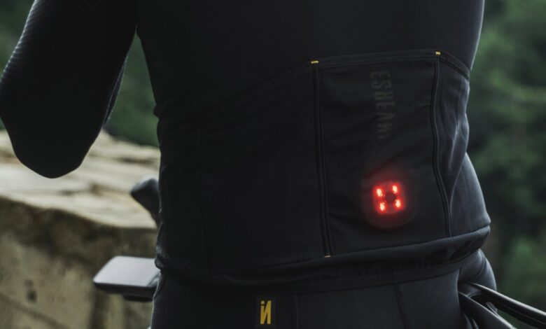 Nova roupa de ciclismo Antares INVERSE com LED integrado