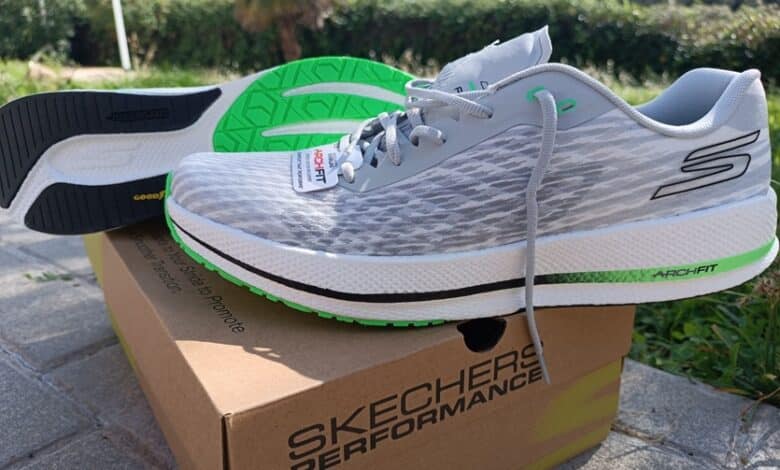 Image of the Skechers Go Run Razor 4