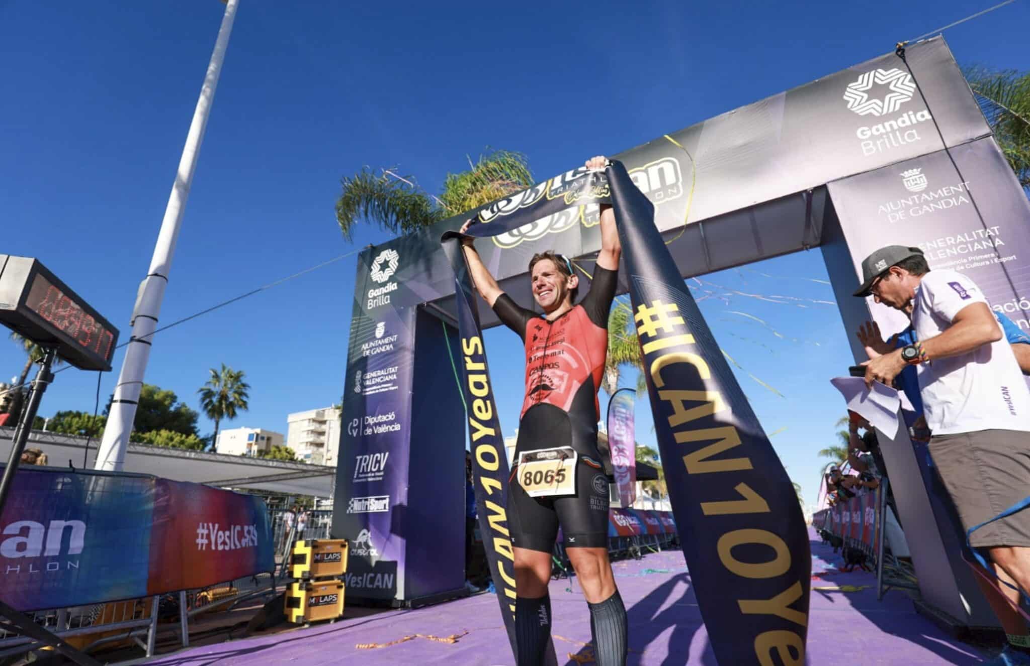 Imagen del ganador del ICAN Triathlon Gandia