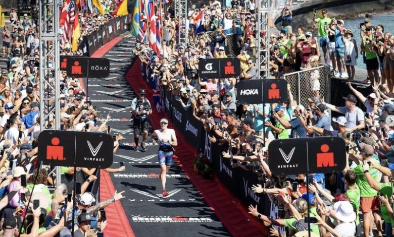 IRONMAN/image de Lucy Charles entrant dans la ligne d'arrivée