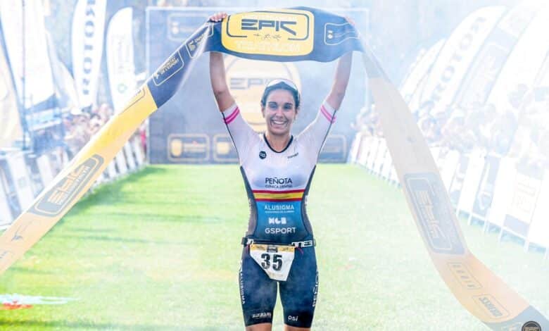 Marta Sánchez ganando en el Epic Triathlon