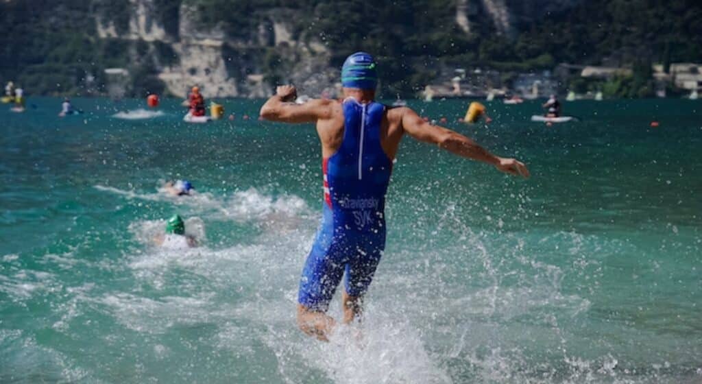 Europe Triathlon/ imagen de la salida de un triatlón