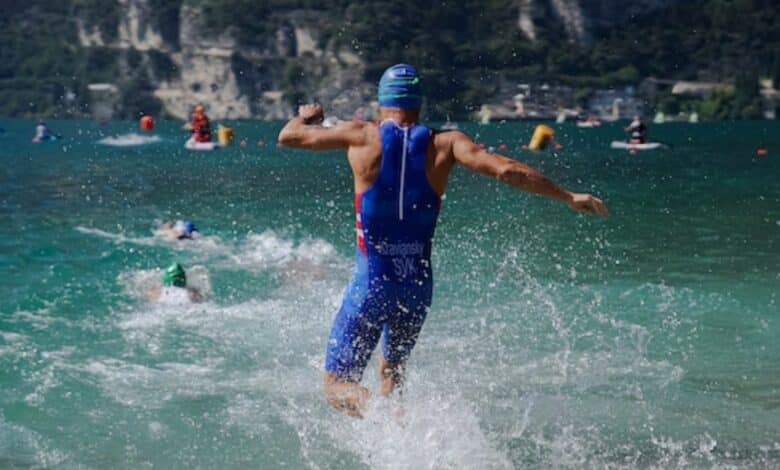 Europe Triathlon/ image of the start of a triathlon