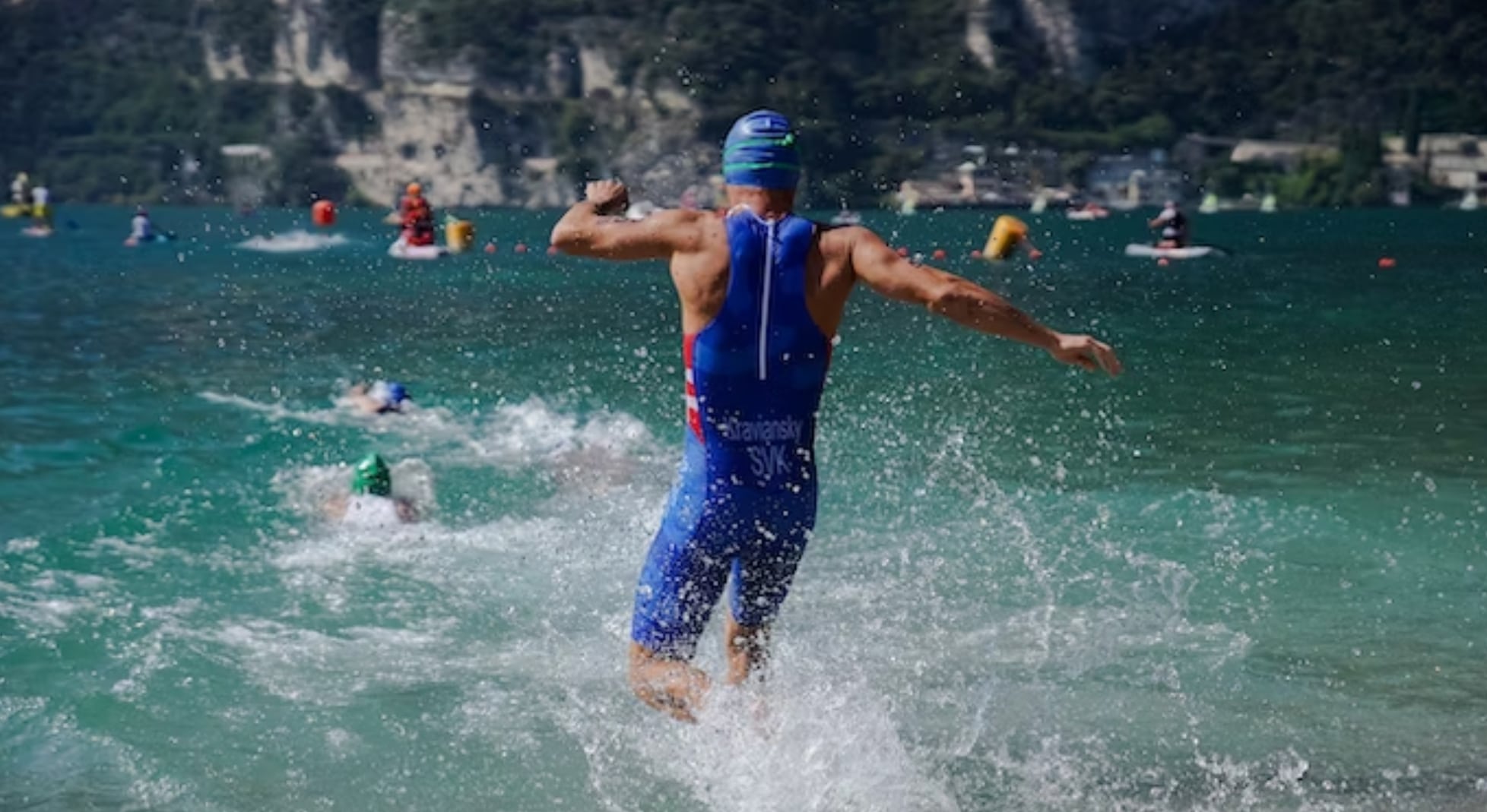 Europe Triathlon/ imagen de la salida de un triatlón