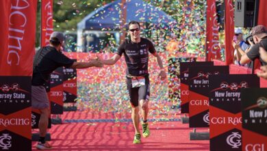 CF/ um triatleta na linha de chegada do New Jersey State Triathlon