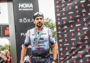 Instragram/Antonio Benito an der Ziellinie eines IRONMAN-Tests