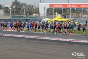 World Triathlon/ Imagen de la prueba WTCS en Abu Dhabi