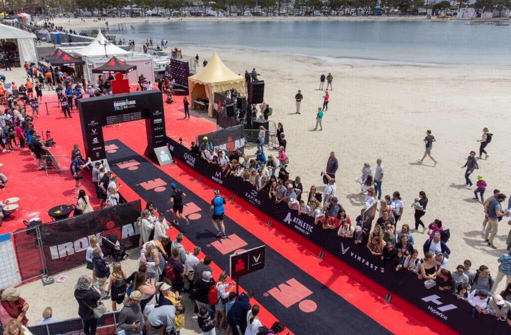 IRONMAN/ imagen de la meta del IRONMAN 70.3 Mallorca