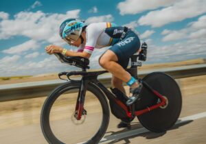 @nievasphoto/ una triatleta en el Triatlón de Fromista