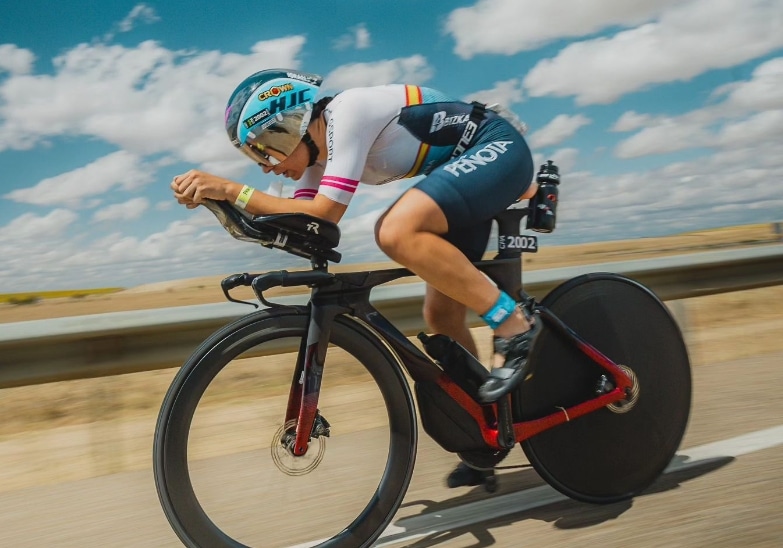 @nievasphoto/ una triatleta en el Triatlón de Fromista
