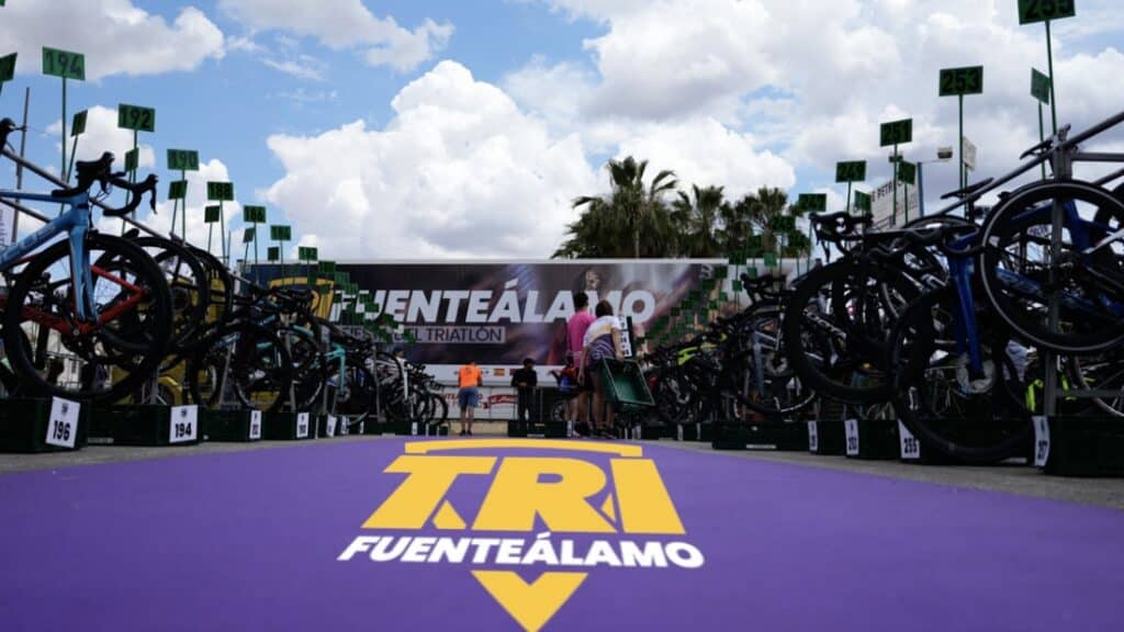 Imagen de la meta del Triatlón Fuente Álamo