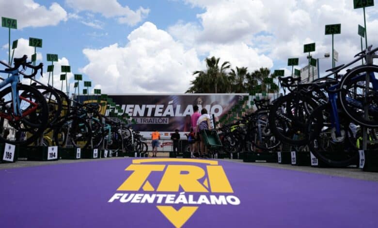 Bild der Ziellinie des Fuente Álamo Triathlon