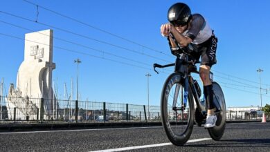 Instagram/ Un triatleta che pedala all'IRONMAN Portugal