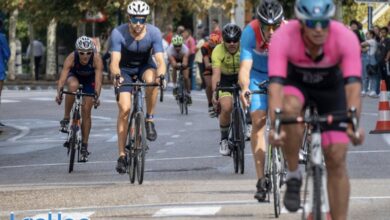 Triatletas no Triatlo da Cidade de Santander