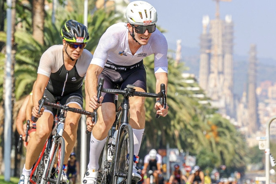 Triatletas compitiendo en Barcelona